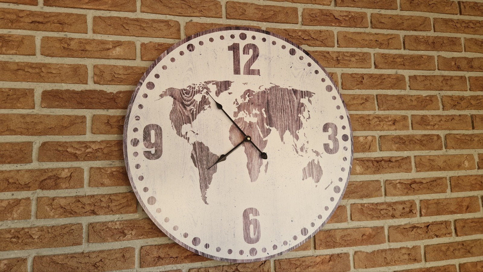 Action wandklok met wereldkaart design, Huis en Inrichting, Ophalen, Zo goed als nieuw, Wandklok