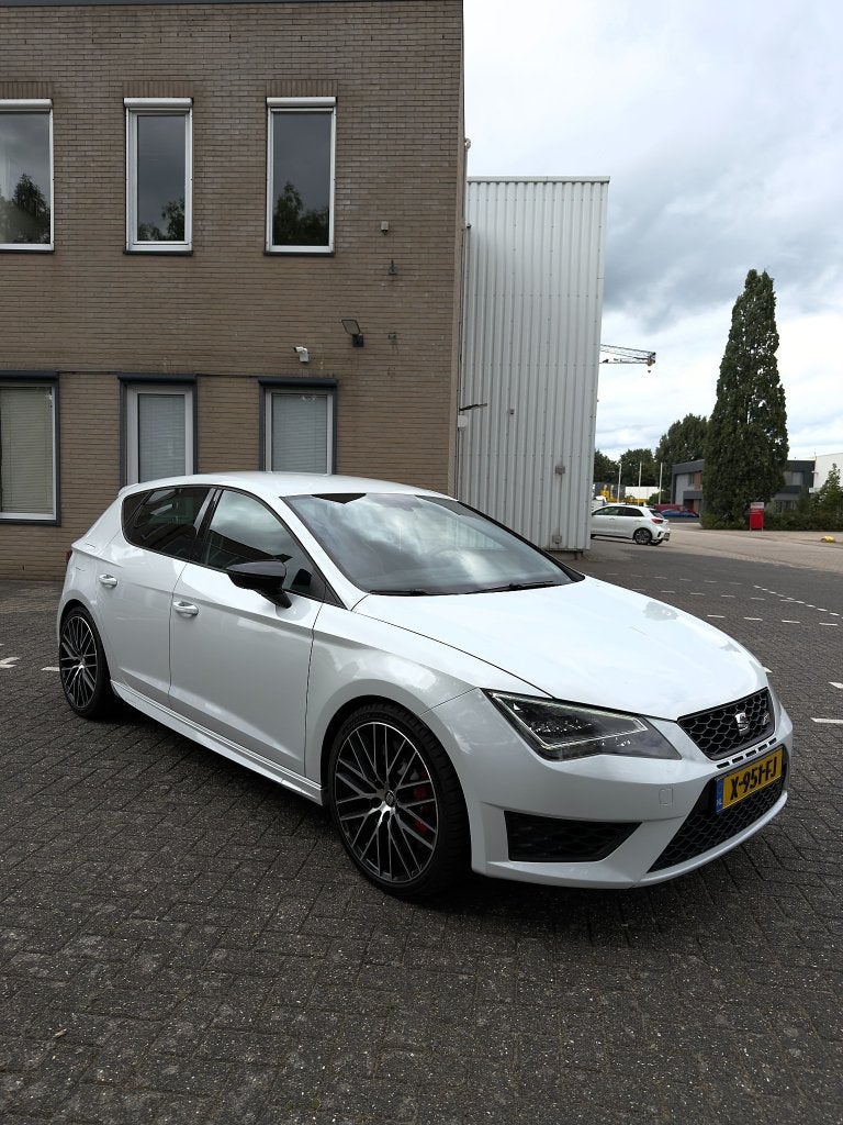 Seat Leon 2.0 TSI Cupra | 290PK | Kuipstoelen | Brembo | APK, Dealer onderhouden, 15 km/l, 1321 kg, Zwart
