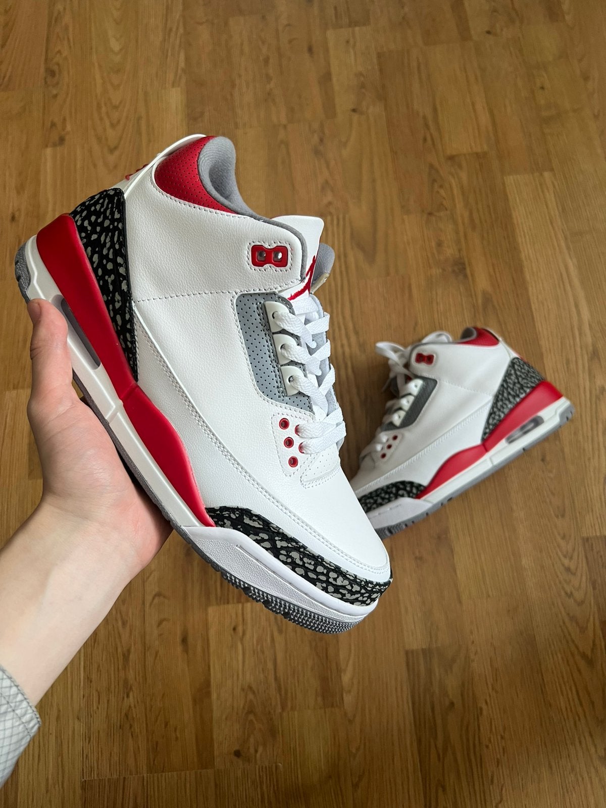 Jordan 3 fire red, Kleding | Heren, Schoenen, Ophalen of Verzenden, Zo goed als nieuw, Wit