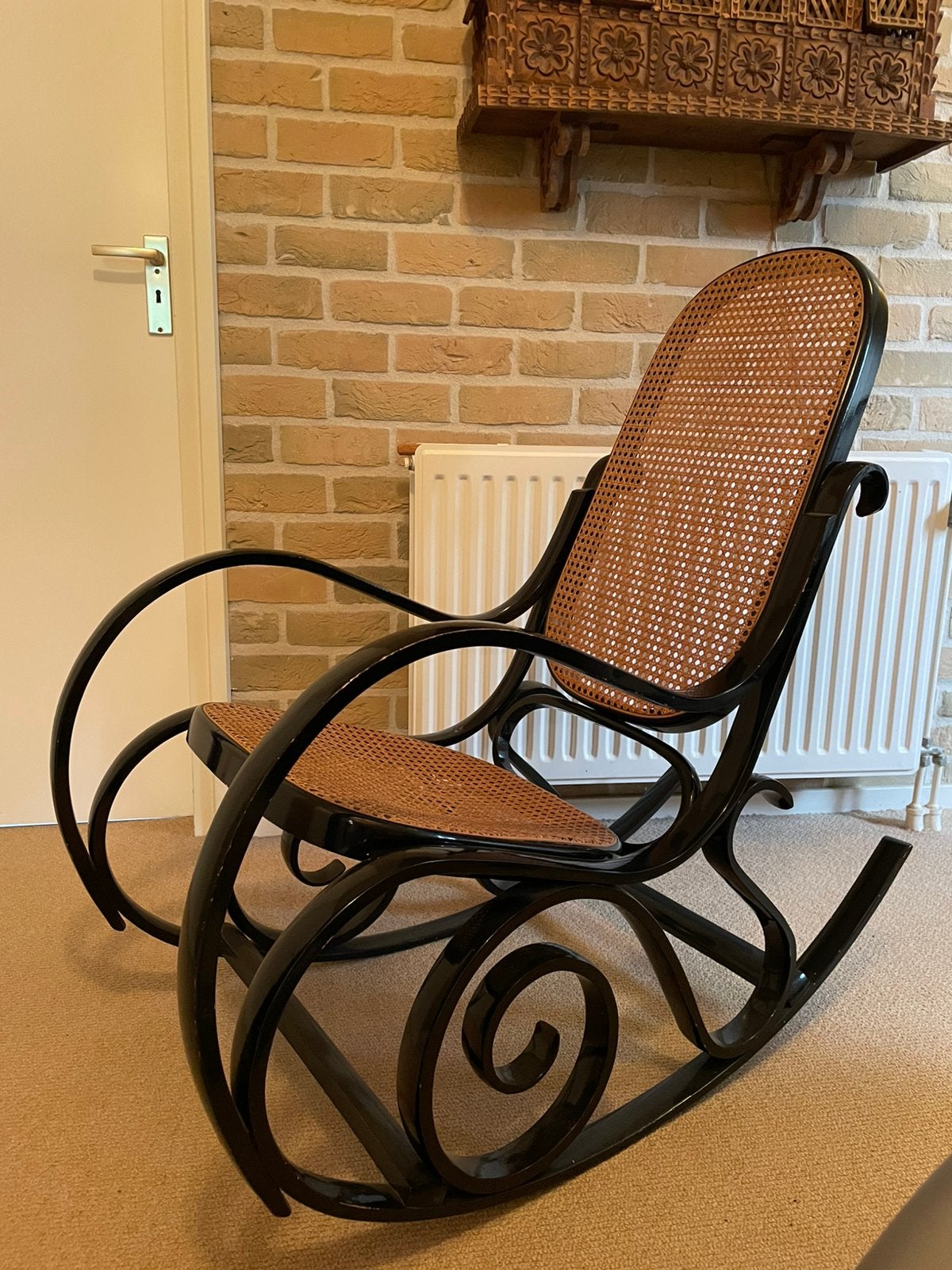 Vintage schommelstoel in thonet - stijl, Huis en Inrichting, Stoelen, Ophalen, Gebruikt, Zwart, Thonet
