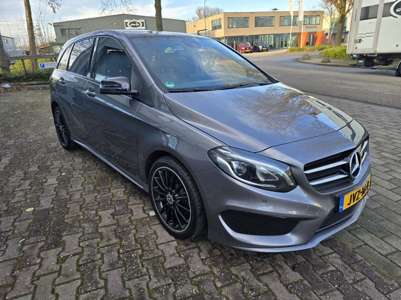 Mercedes-Benz B-Klasse 250 AMG UITVOERING (bj 2017), Auto's, Lichtsensor, 730 kg, Gebruikt, 4 cilinders
