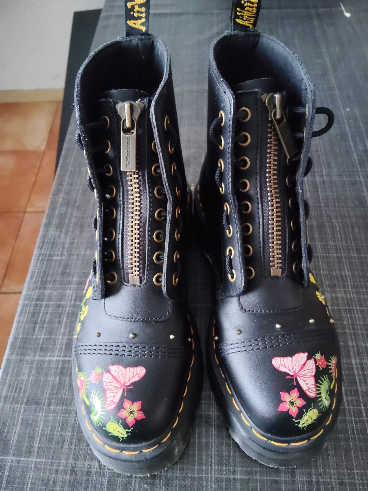 Dr Martens Sinclair met Floral bloom flytrap print, Zwart, Overige typen, Ophalen of Verzenden, Dr. Martens