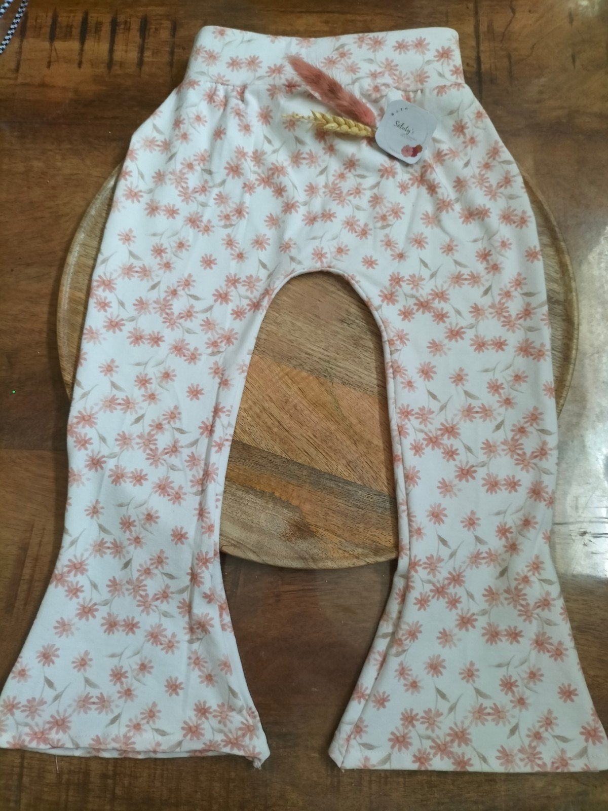 Nieuw, Flared 92/98 Bloemetjes, Kinderen en Baby's, Kinderkleding | Maat 92, Broek, Nieuw, Ophalen of Verzenden, Info@salutys.nl