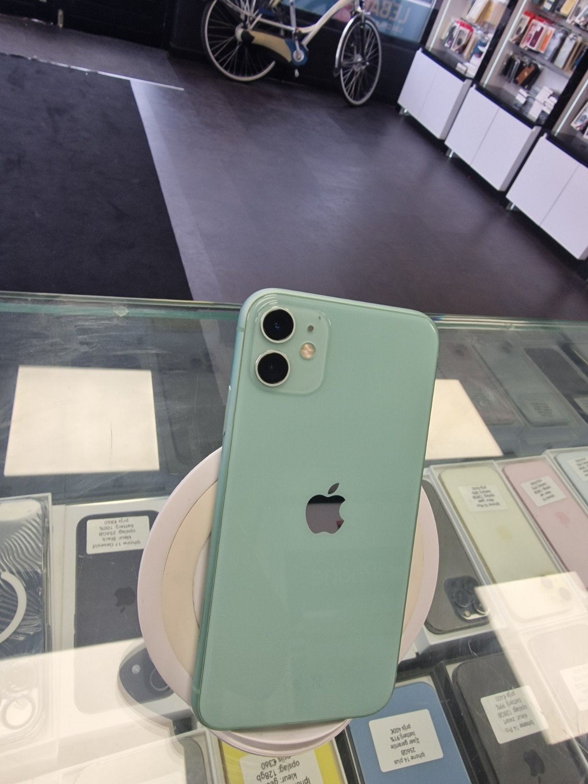 Foto 2 van Iphone 11 (64GB)