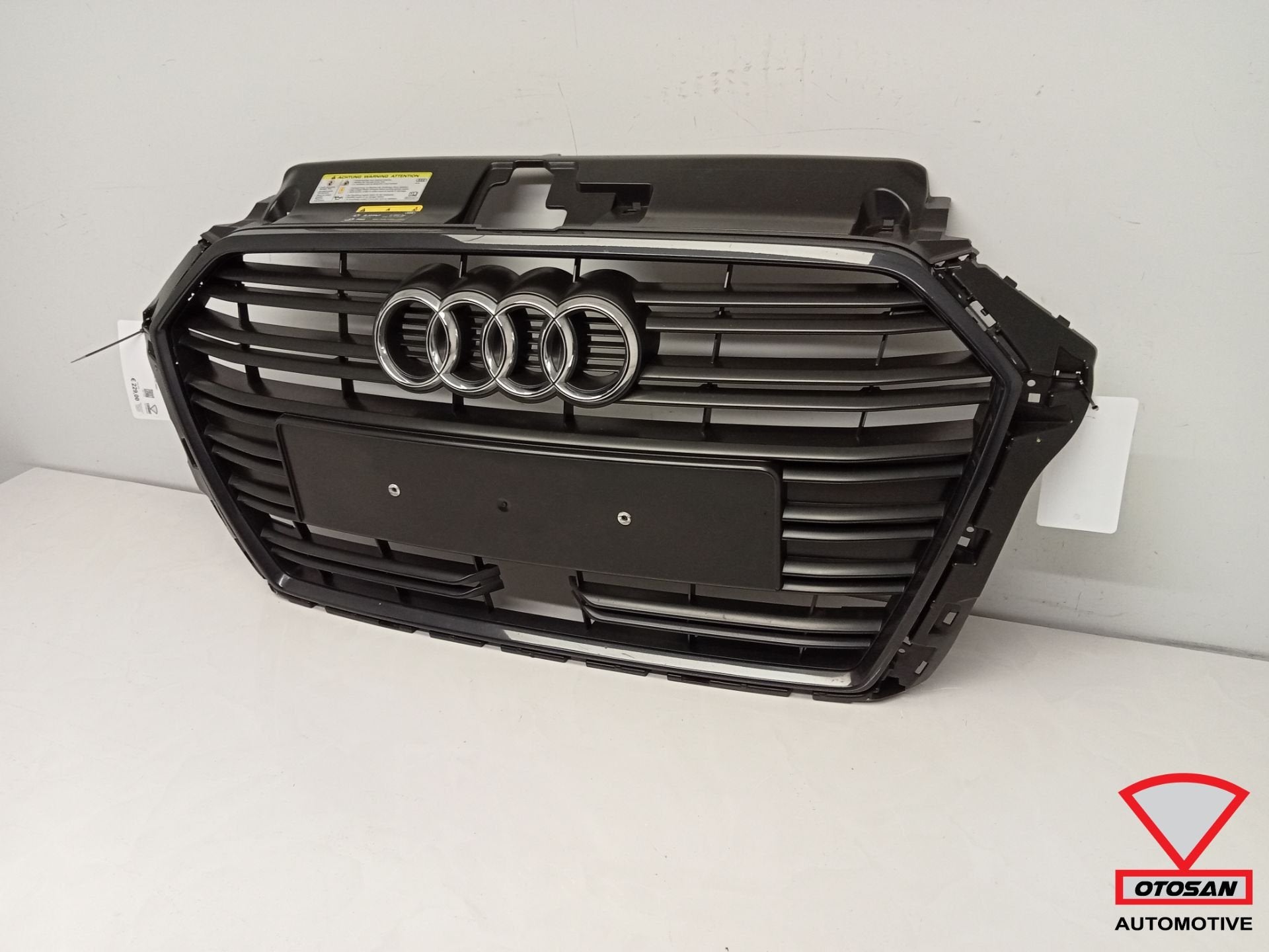 Audi A3 8V Grille Facelift ACC S-Line Origineel, Gebruikt, Voor, AUDI AG, Auto-Union-Strasse 1
85045  Ingolstadt, DE