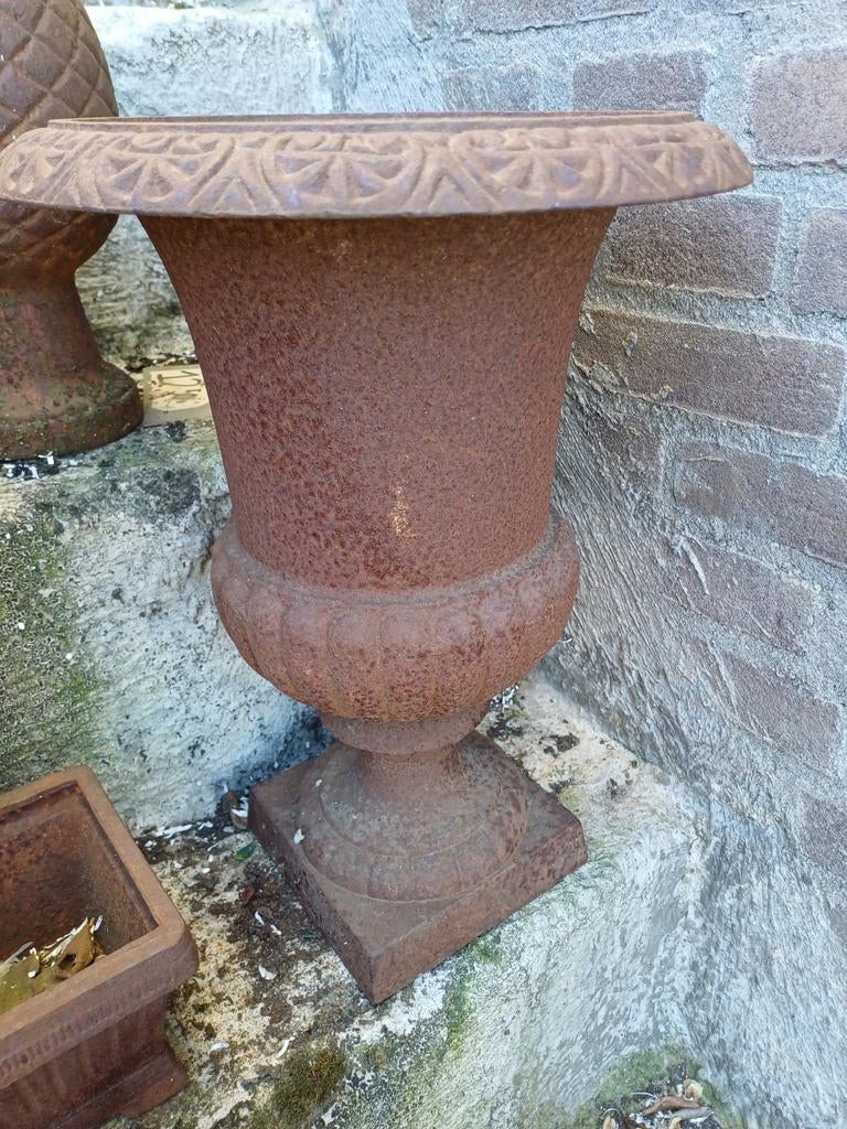 Antieke gietijzeren plantenbak / urn, Tuin en Terras, Bloembakken en Plantenbakken, Gebruikt, Metaal, Balkon, Tuin, Rond, Ophalen