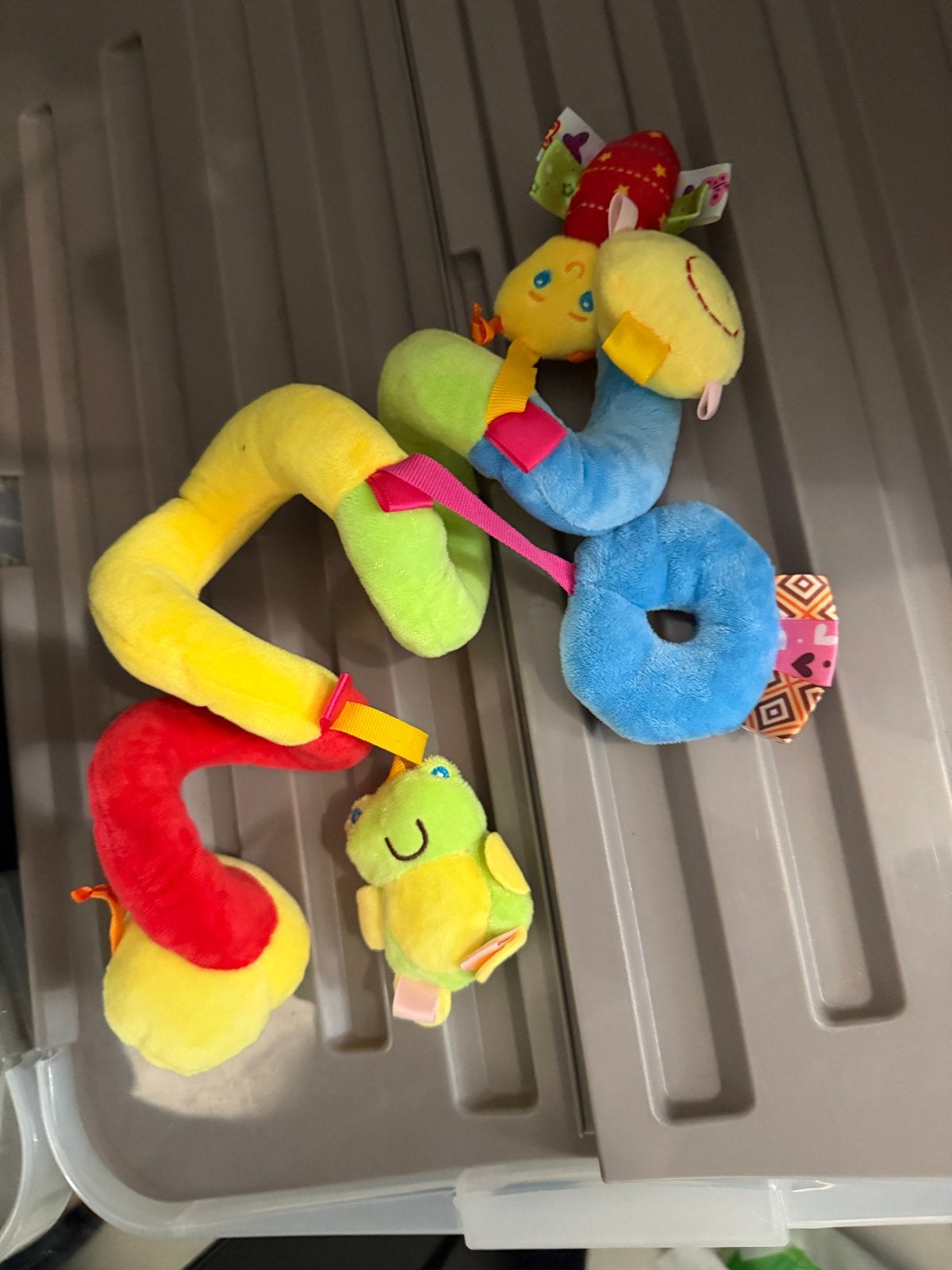 Kleurrijke spiraal rammelaar met kikker en bijtring, Kinderen en Baby's, Ophalen of Verzenden, Gebruikt, Rammelaar