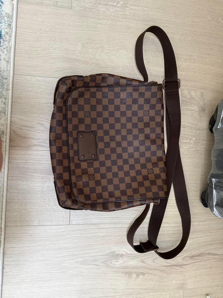 Louis Vuitton Damier Ebene Olav PM Schoudertas, Sieraden, Tassen en Uiterlijk, Tassen | Schoudertassen, Overige merken, Gebruikt