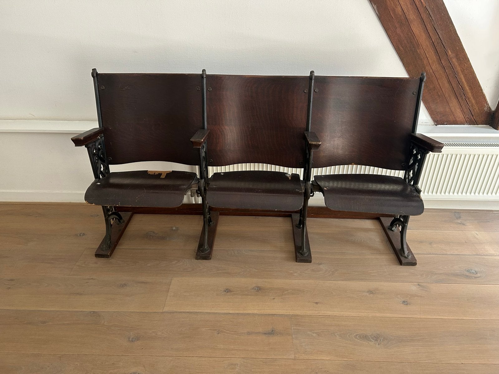 Antieke kerkstoelen uit ca. 1900, Ophalen