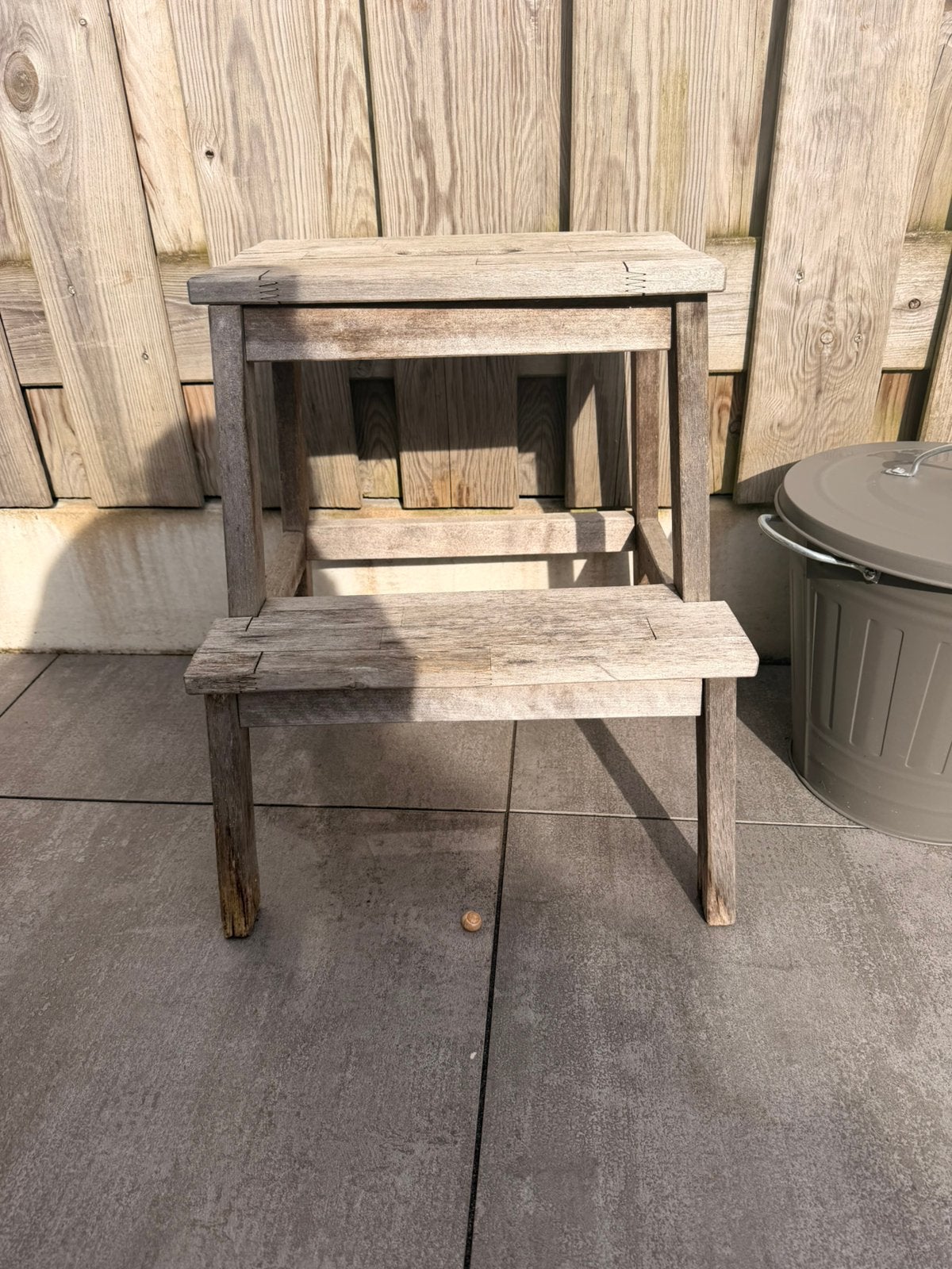 Houten kruk kapot en gammel, Ophalen, Gebruikt, Hout