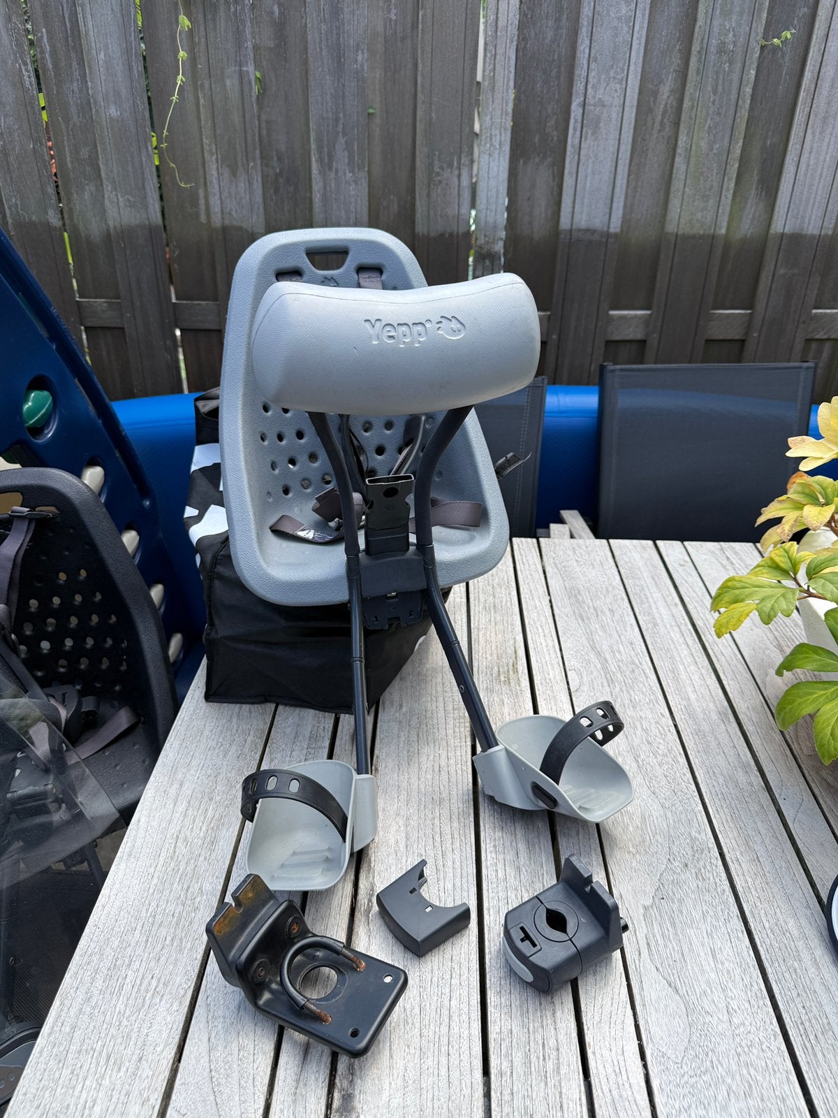 Yepp Mini fietszitje voor, grijs, inclusief adapters, Fietsen en Brommers, Fietsaccessoires | Fietsstoeltjes, Ophalen, Voorzitje