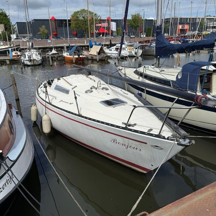 Plastivela KUDU 785 kajuitzeilboot compleet 7,85 m, 6 zeilen, Watersport en Boten, Ophalen, Gebruikt