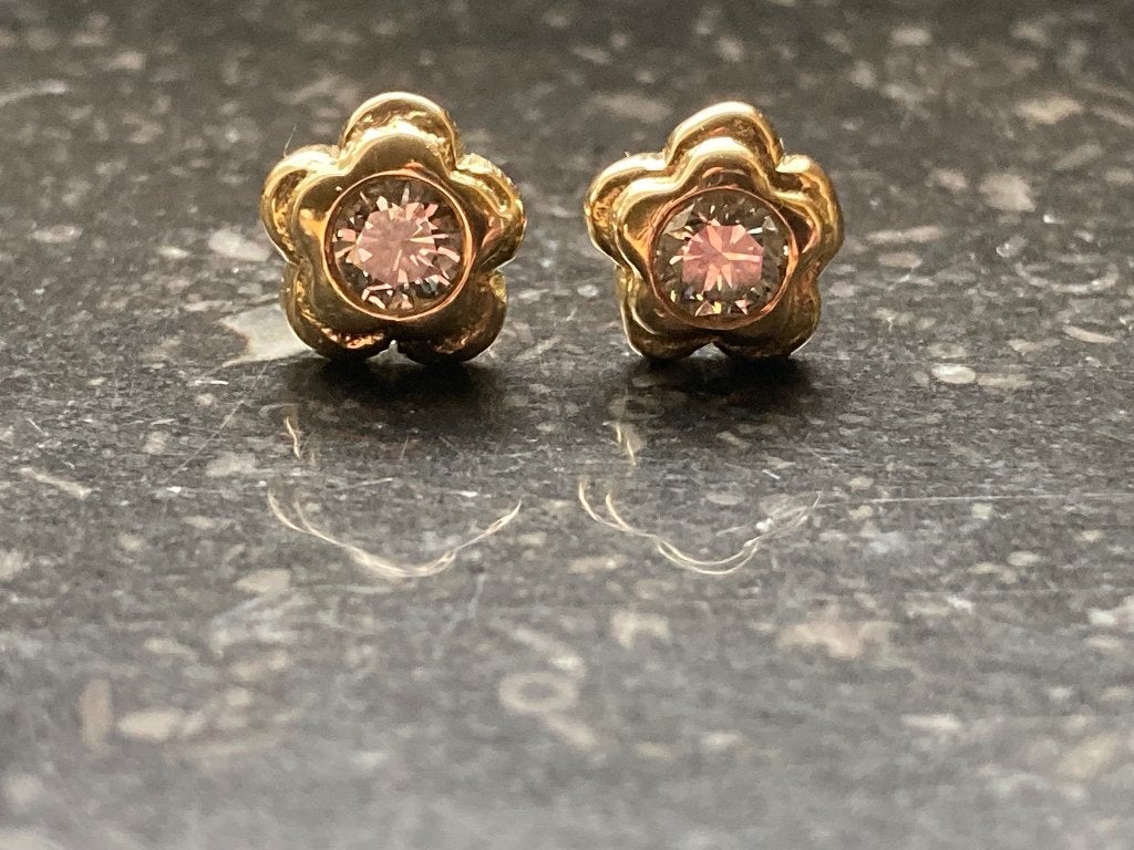 Oorbellen 585 met Briljanten 0.50 Ct, Ophalen, Zo goed als nieuw, Met edelsteen, Knopjes of Stekers