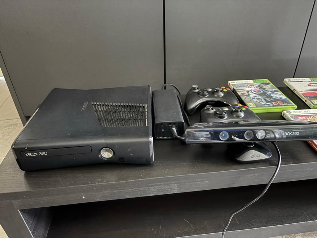 Xbox 360 met Kinect en wat spellen, Spelcomputers en Games, Ophalen, Gebruikt, Overige genres, Eén computer