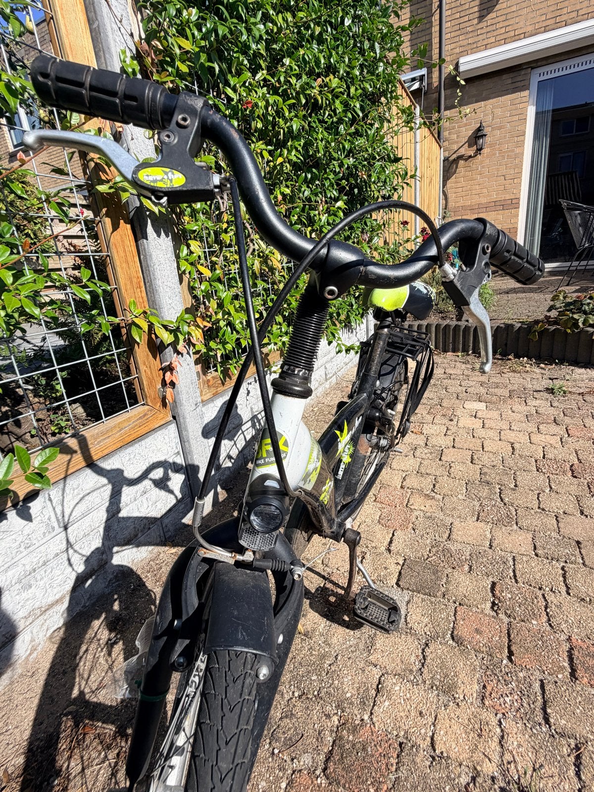 Foto 6 van Jump4Fun kinderfiets 20 inch met terugtraprem en handremmen