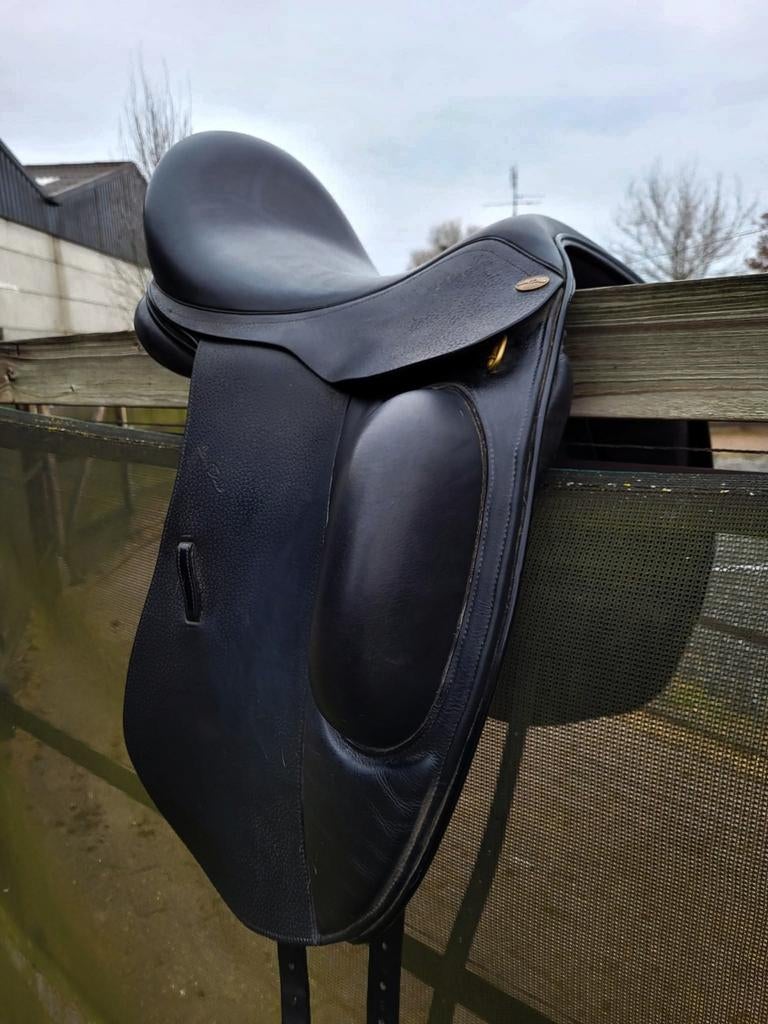 2x zadel Harry Dabbs, Dieren en Toebehoren, Paarden en Pony's | Zadels, Ophalen, Dressuur