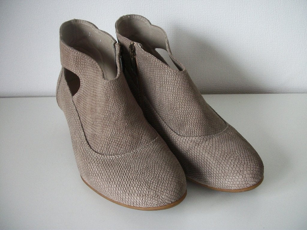 Lage Laarzen met Hak - Beige printje - 40 - Footnotes - zgan, Schoenen met lage hakken, Beige, Ophalen of Verzenden, Zo goed als nieuw