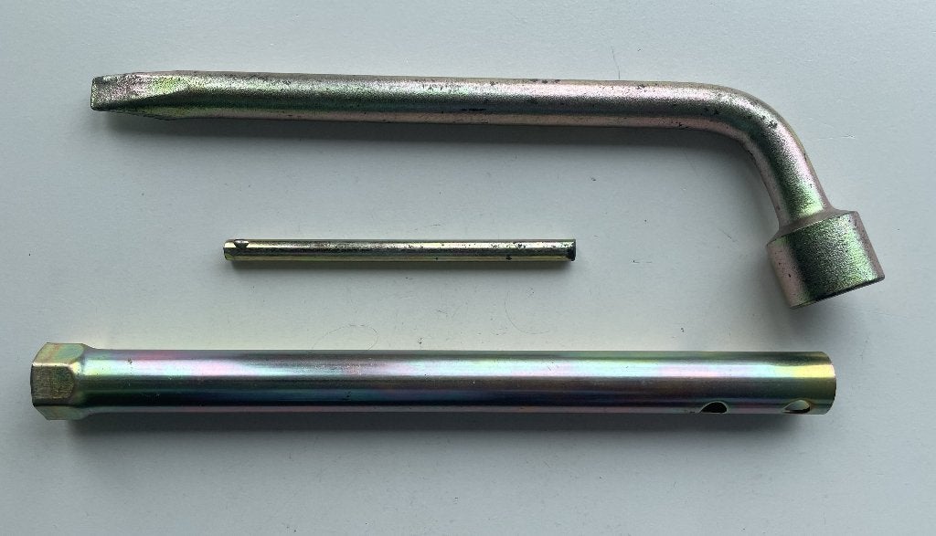 Auto gereedschap vermoedelijk reserve gereedschap, Ophalen of Verzenden, Gebruikt, Universele onderdelen