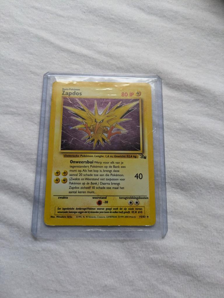 Pokémon Kaart Zapdos Holo Foil Base Set, Ophalen of Verzenden, Zo goed als nieuw, Losse kaart, Foil