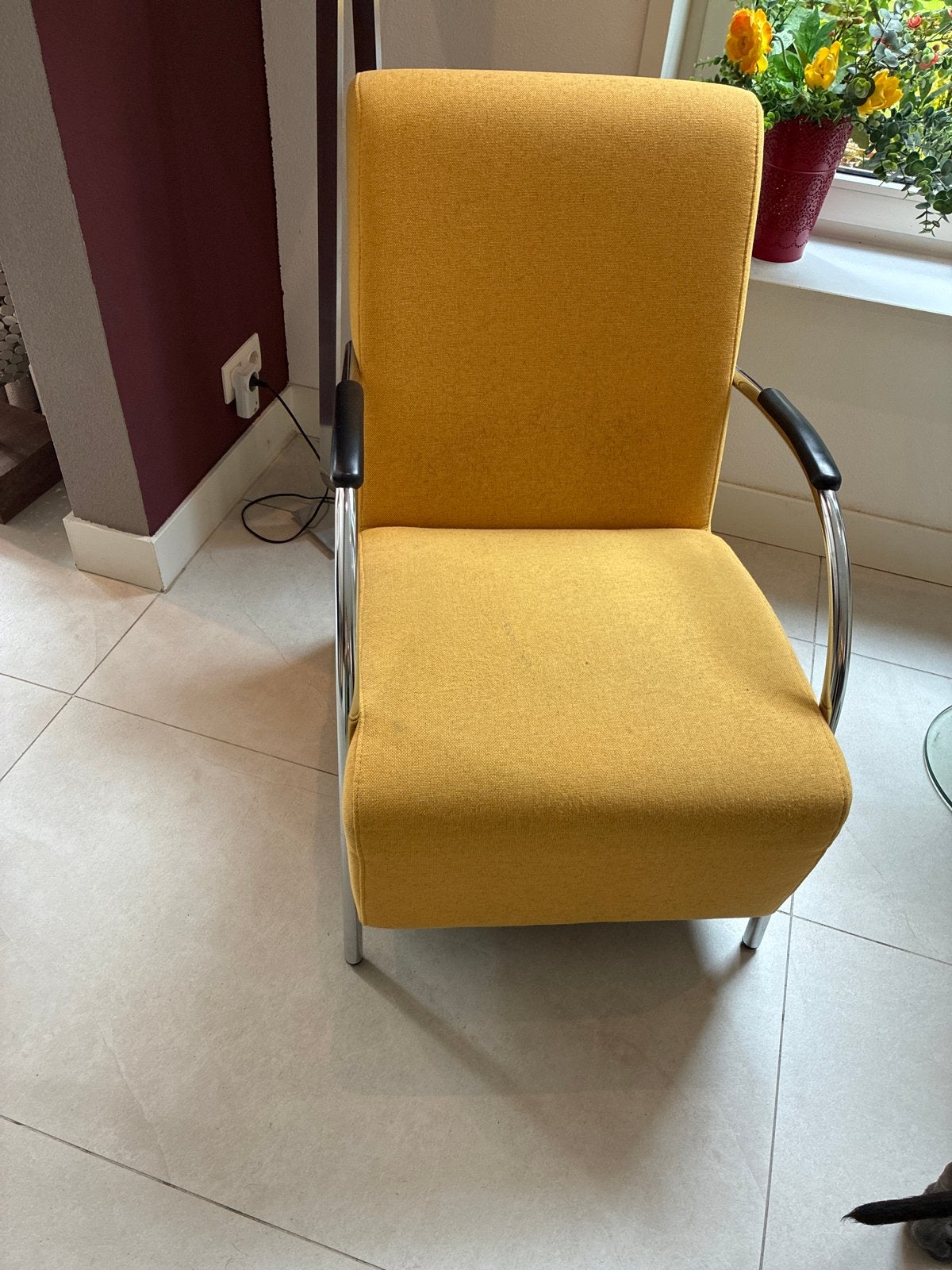 Comfortabele gele fauteuil met chromen armleuningen, Ophalen, Gebruikt, 75 tot 100 cm, Stof