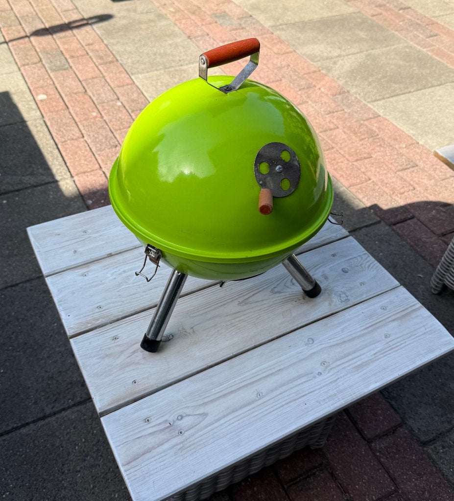 Compacte groene barbecue - ideaal voor balkon/camping, Tuin en Terras, Houtskoolbarbecues, Ophalen, Gebruikt, Onbekend, Met accessoires
