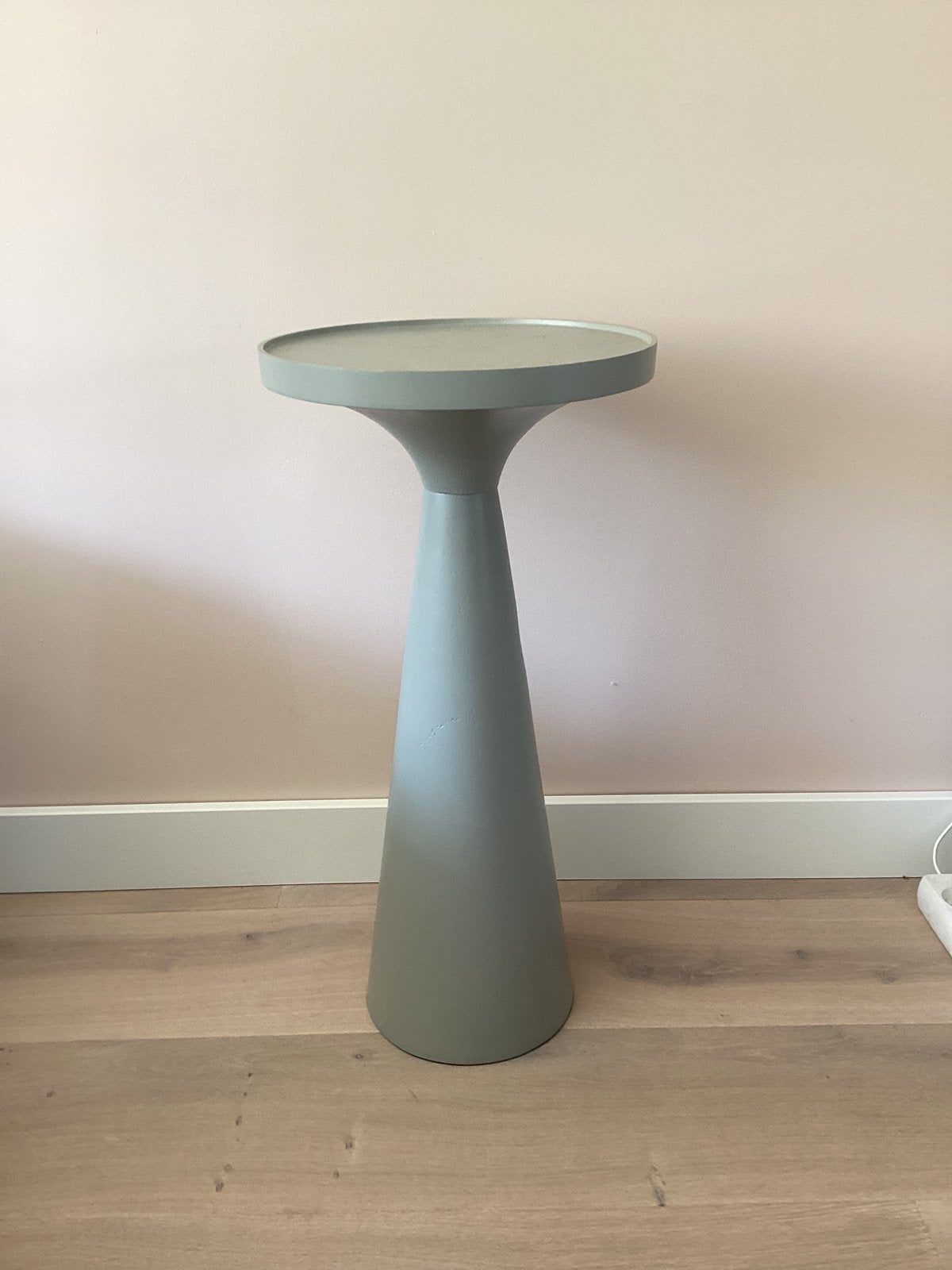 Stijlvolle Floss Zuiver bijzettafel in grijs aluminium ., Minder dan 55 cm, Metaal of Aluminium, Rond, Ophalen of Verzenden