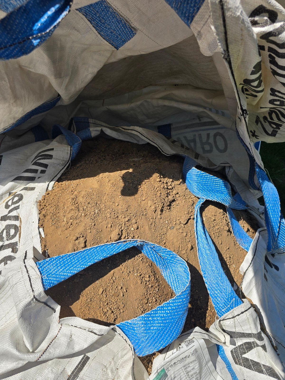 grond in big bags zo'n 3kuub gratis af te h, Ophalen, Gebruikt, Ophoogzand