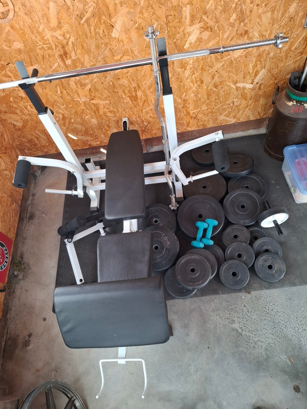 Halterbank met stangen & 75kg gewichten, Sport en Fitness, Ophalen, Zo goed als nieuw, Fitnessbank