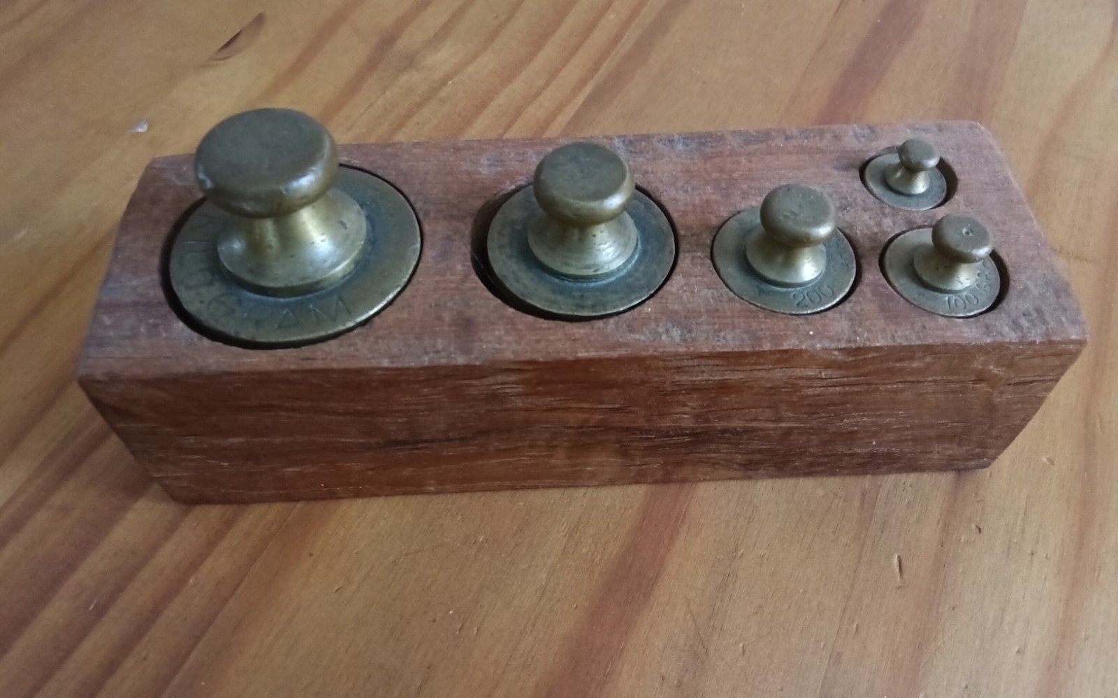oude gewichtenset in houten blok, Antiek en Kunst, Ophalen of Verzenden