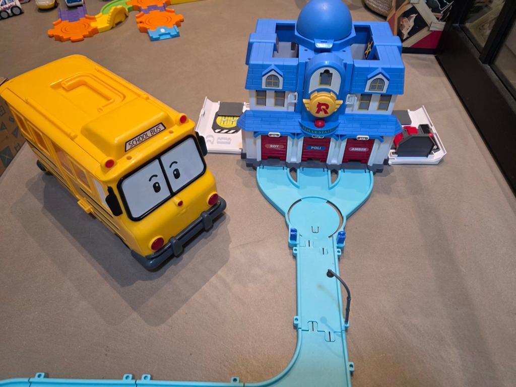 Robocar Poli Speelset met Schoolbus en Figuren, Kinderen en Baby's, Speelgoed | Speelgoedvoertuigen, Ophalen of Verzenden, Gebruikt