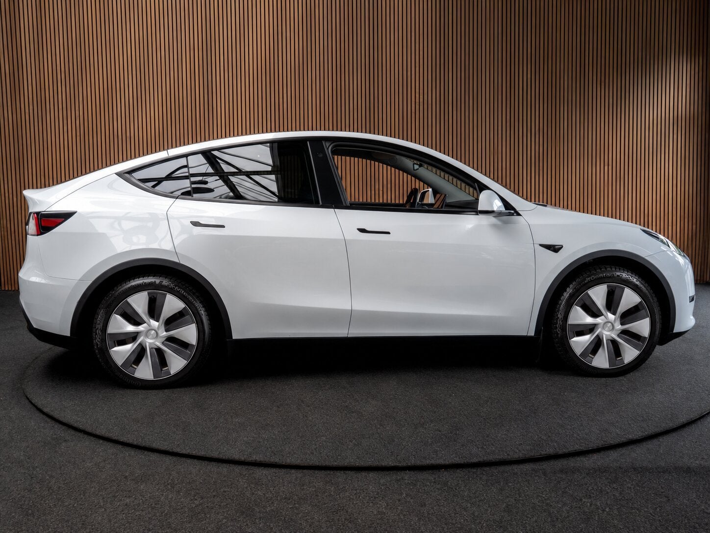 Foto 7 van Tesla Model Y Long Range Dual Motor AWD 351pk Navi Camera Le