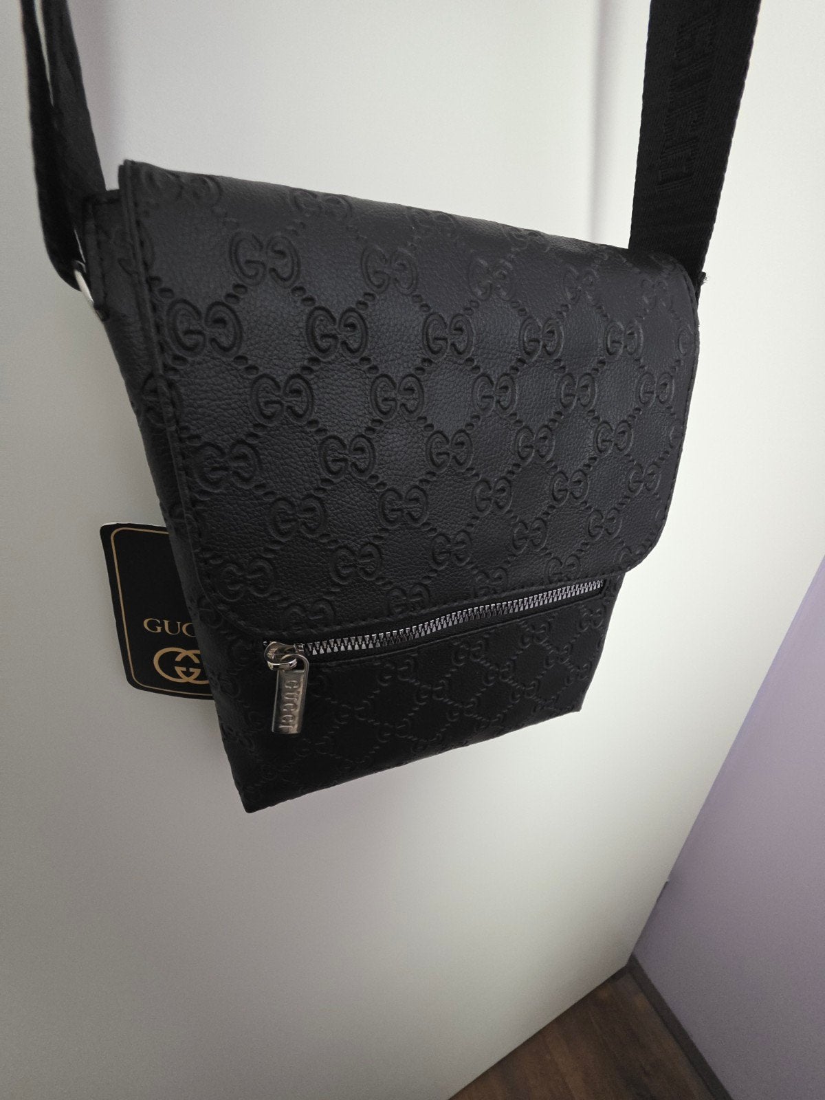 Gucci schoudertasje zwart met logo reliëf, Overige merken, Zwart, Nieuw, Ophalen of Verzenden