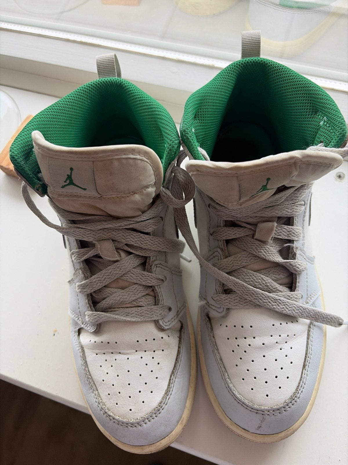 Nike Air Jordan 1 Mid Kinderschoenen - Wit/Groen maat 35, Ophalen of Verzenden, Gebruikt, Jongen of Meisje, Schoenen