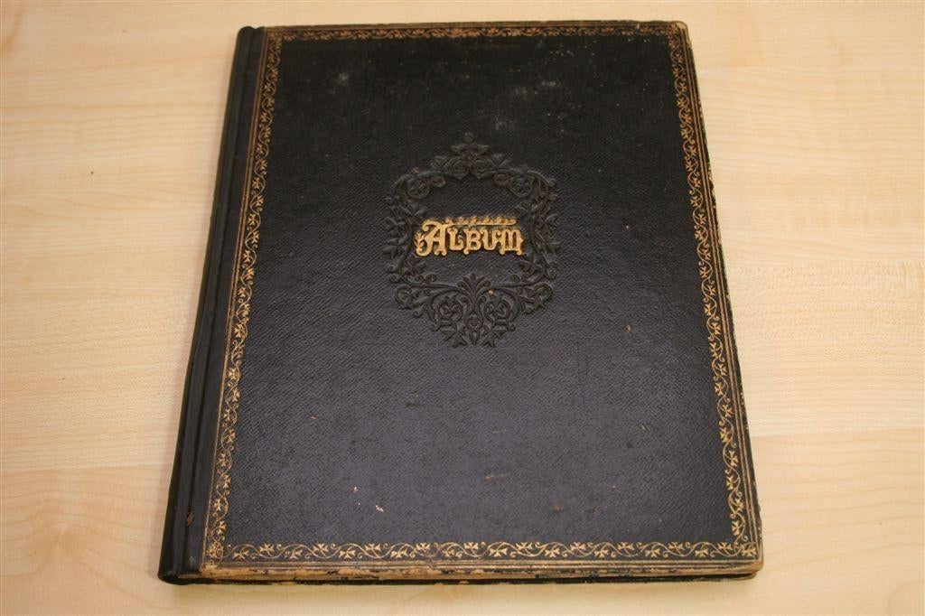 Antiek Poesiealbum [1875] — Veel in geschreven, Mooie Staat, Ophalen of Verzenden