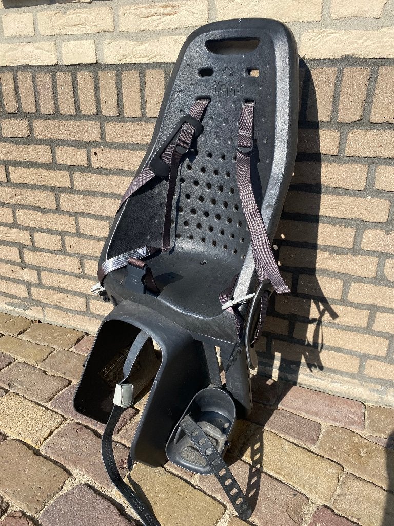 Yepp Maxi fietsstoel achter zwart, Fietsen en Brommers, Fietsaccessoires | Fietsstoeltjes, 15 t/m 25 kg, Achterzitje, Voetsteuntjes