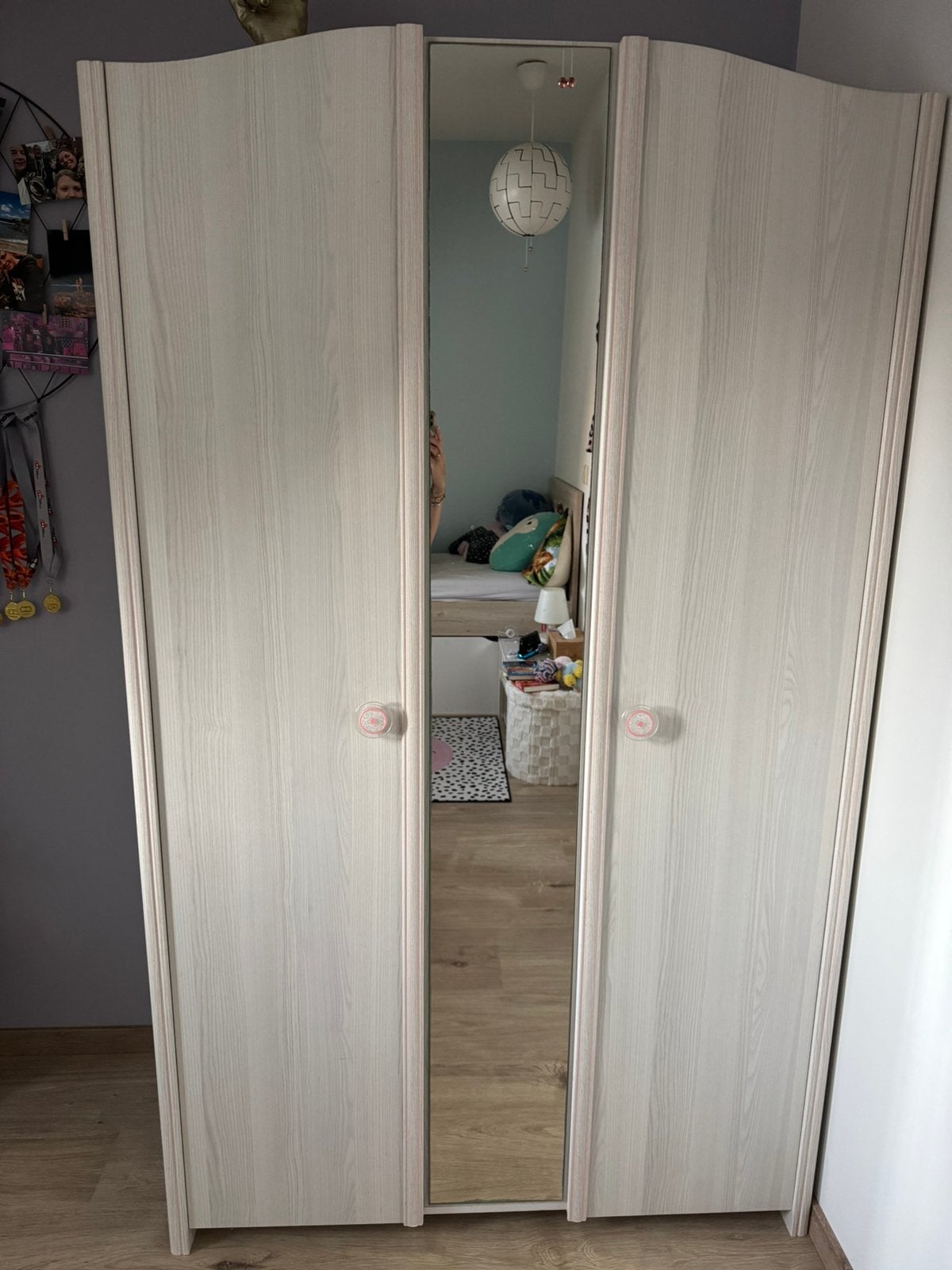 Kledingkast en nachtkastje, Kinderen en Baby's, Kinderkamer | Commodes en Kasten, Ophalen, Kast, 50 tot 70 cm, 105 cm of meer