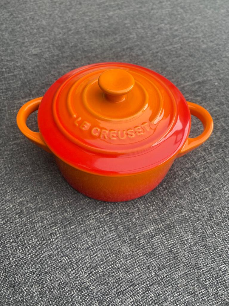 Le Creuset Mini Petite Round Cocotte Casserole Classic Flame, Ophalen of Verzenden, Nieuw, Overige materialen, Koekenpan of Braadpan