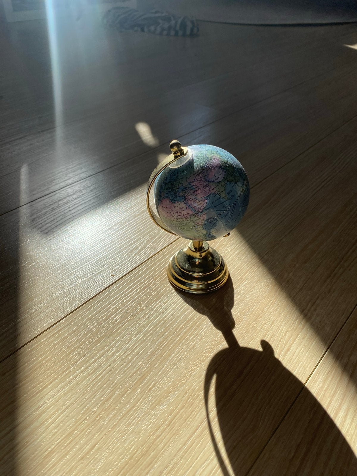 Mini Wereldbol - 15 cm hoog, Gebruikt, Kunststof, Draaibaar, Ophalen of Verzenden