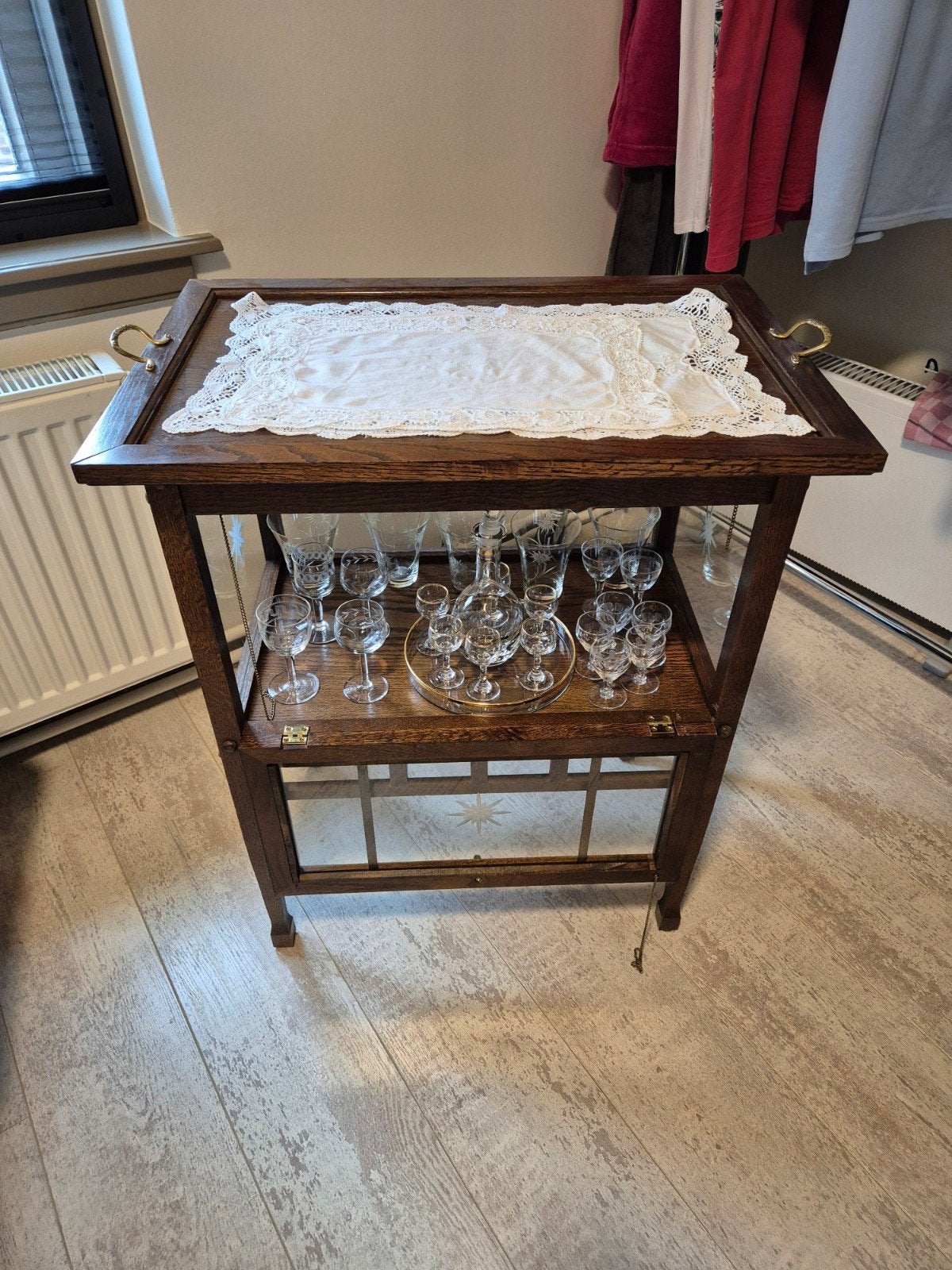 Theekastje, Ophalen