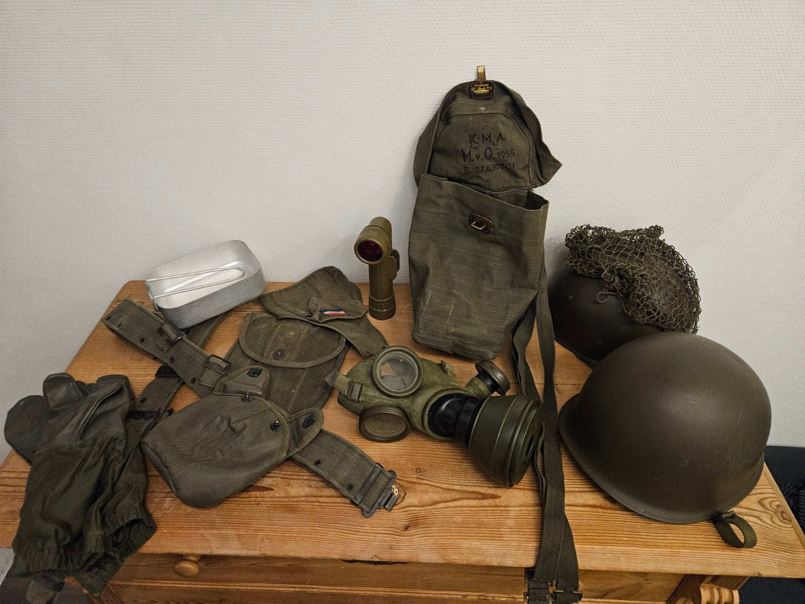Militaria collectie: Gasmasker, helm, tas en meer, Ophalen, Landmacht, Nederland, Overige typen