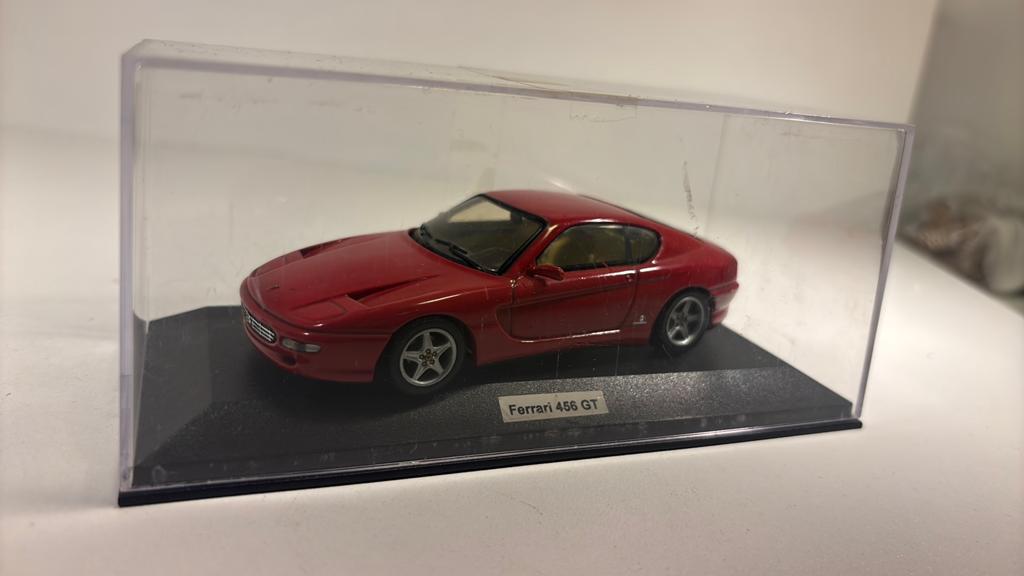 Ferrari 456 gt red minichamps 1.43