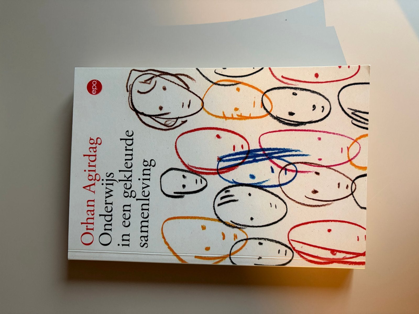 Orhan Agirdag - Onderwijs in een gekleurde samenleving, Ophalen of Verzenden, Zo goed als nieuw
