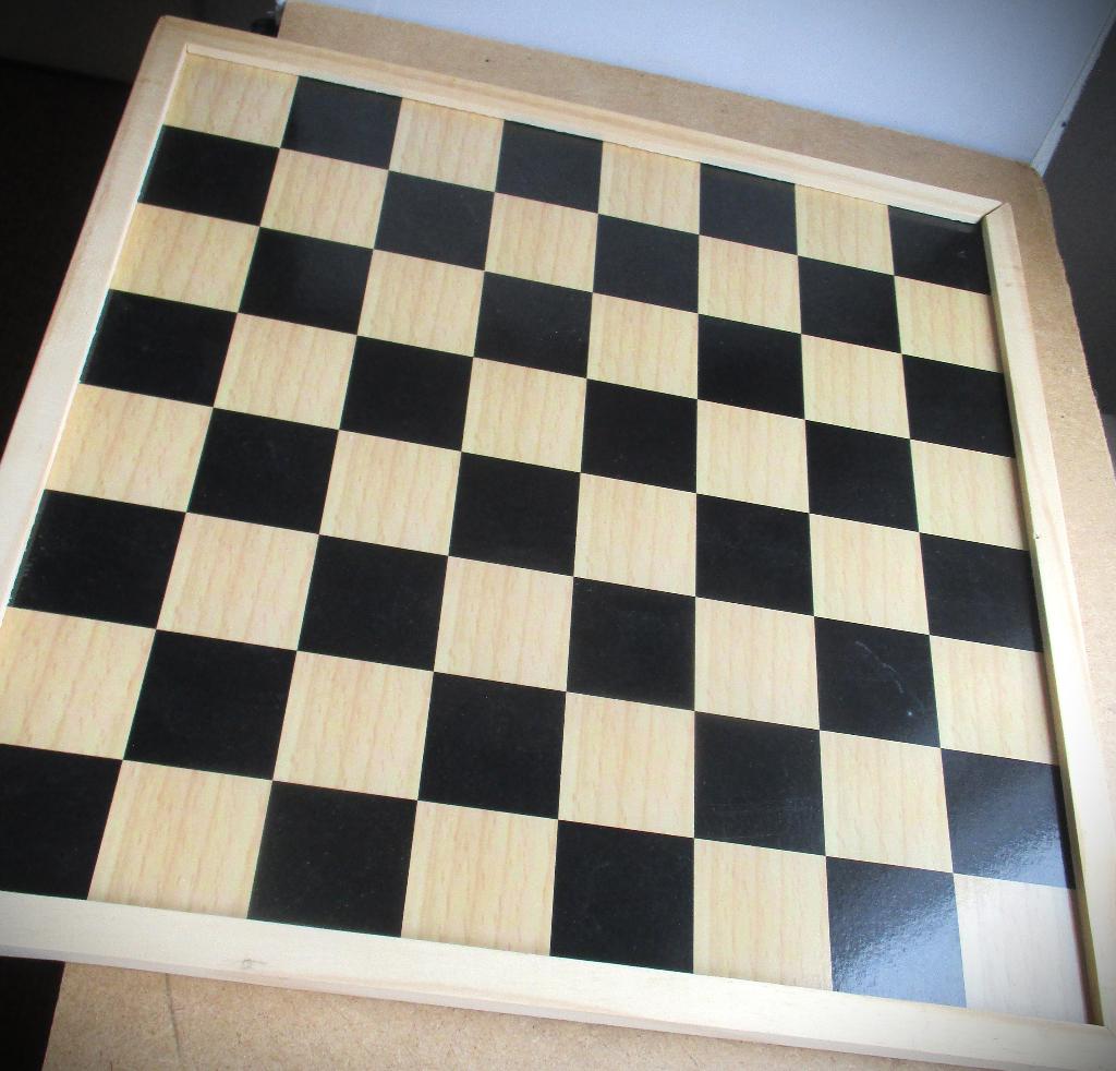 Schaakbord~Schaak en Dambord op achterkant~Hout, Een of twee spelers, Ophalen of Verzenden, Zo goed als nieuw