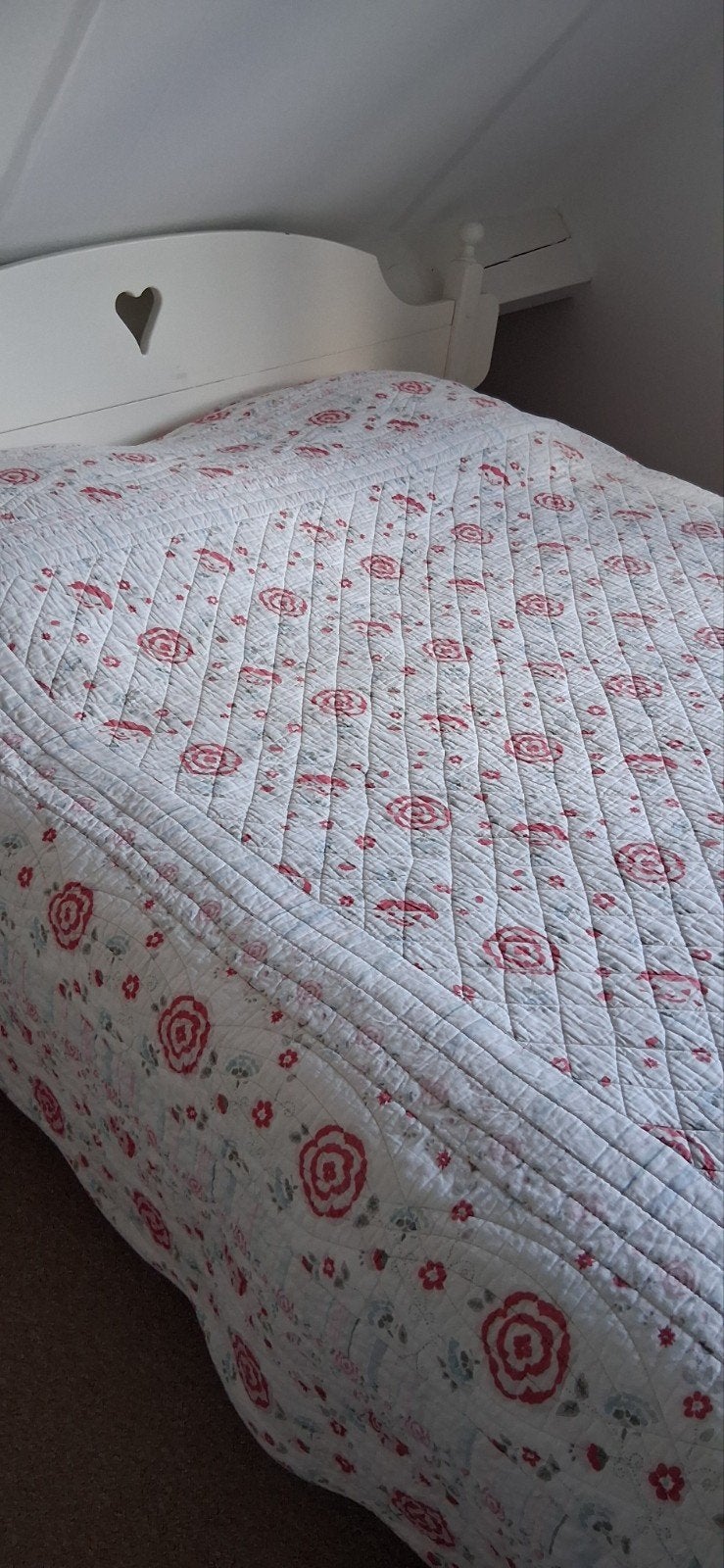 Vintage doorgestikte sprei met rozenpatroon, Huis en Inrichting, Ophalen of Verzenden, Gebruikt, Tweepersoons, Overige typen