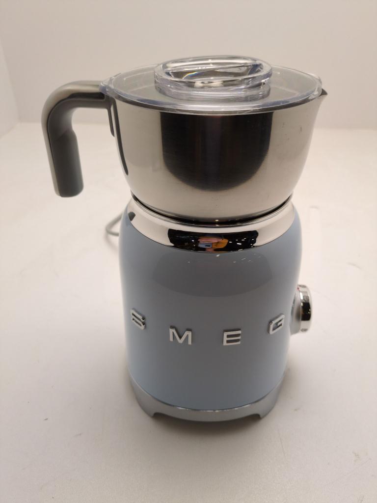 SMEG melkopschuimer pastelblauw gebruikt, Witgoed en Apparatuur, Melkopschuimers, Info@mystore.nl, Elektrische melkopschuimer