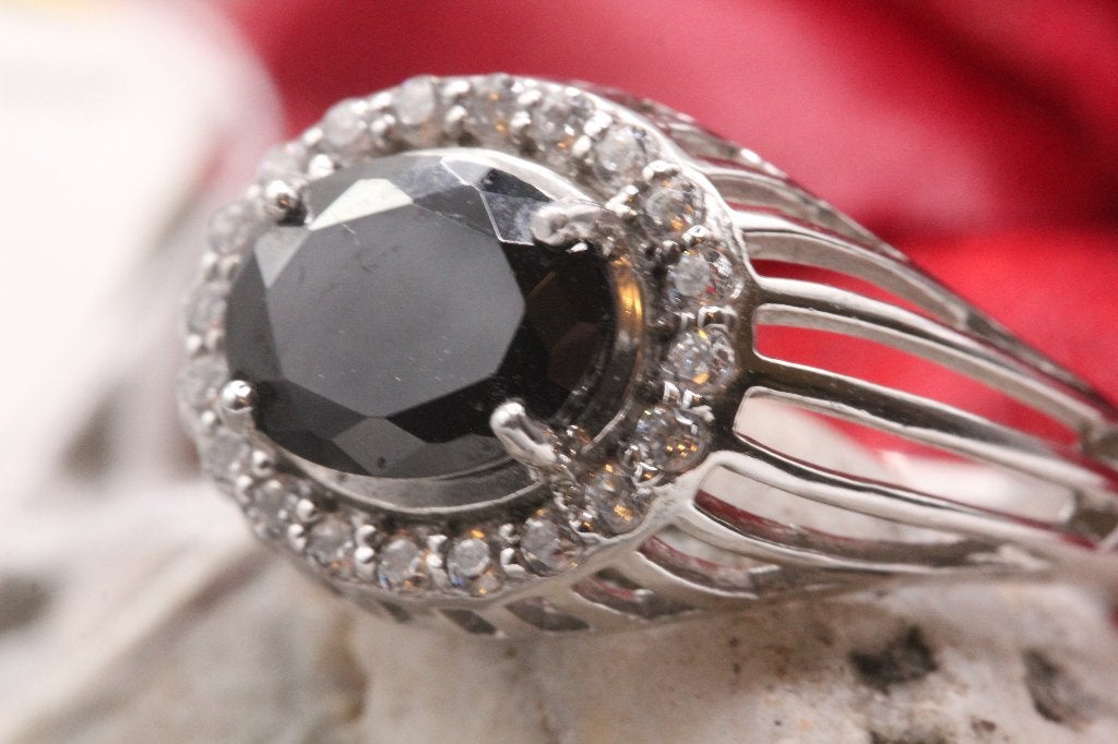 zilveren ring met zwarte spinel steen, 18 tot 19, Nieuw, Ophalen of Verzenden, Met edelsteen