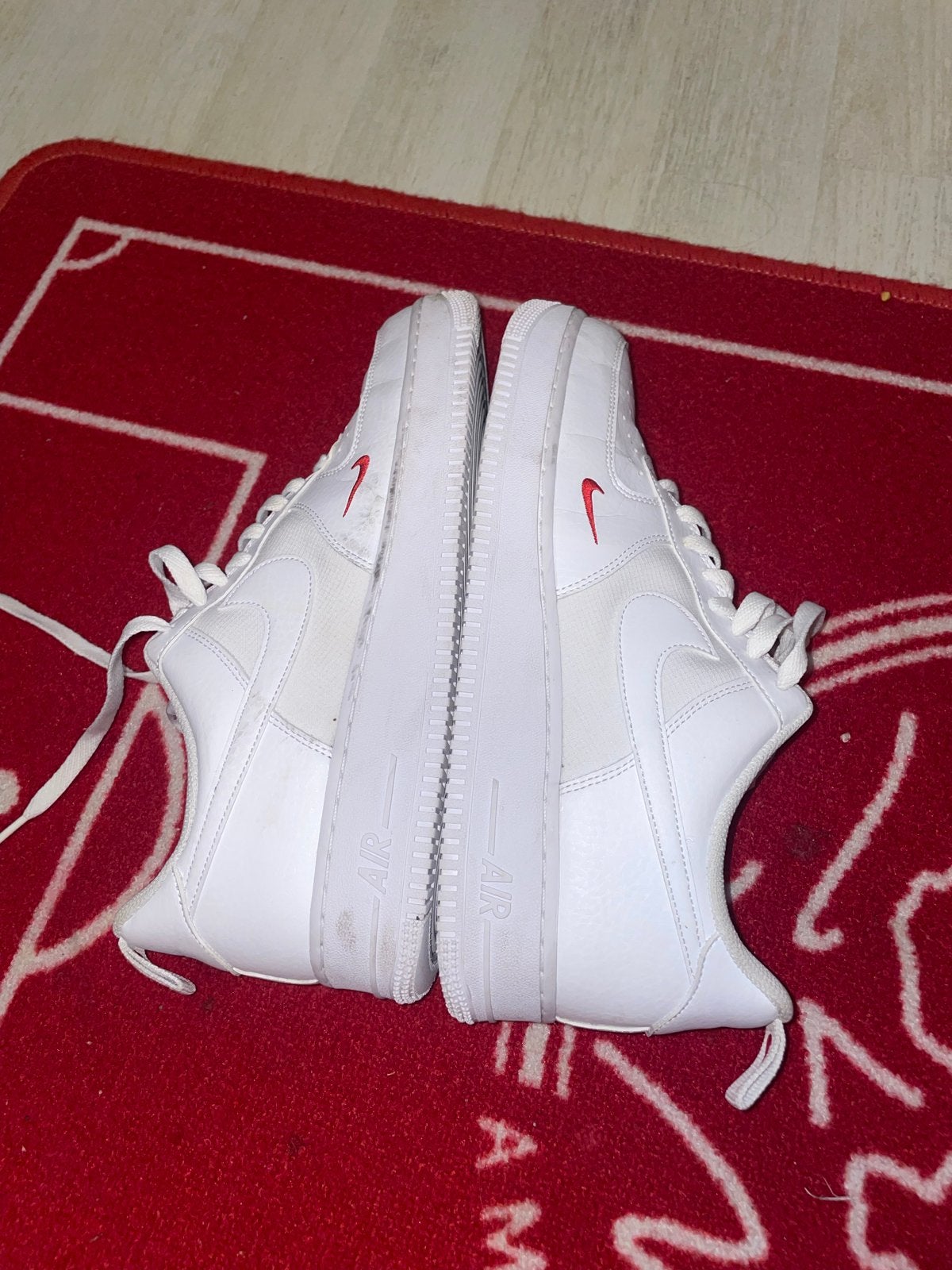 Nike Air Force 1 Low Wit Rood - Maat 45.5, Kleding | Dames, Ophalen of Verzenden, Zo goed als nieuw, Wit, Sneakers of Gympen