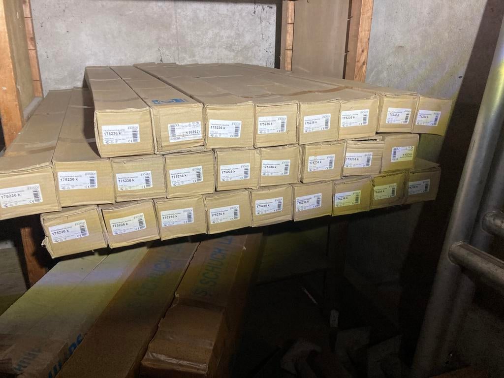 Tl armaturen overstock surplus export, Ophalen, Zo goed als nieuw