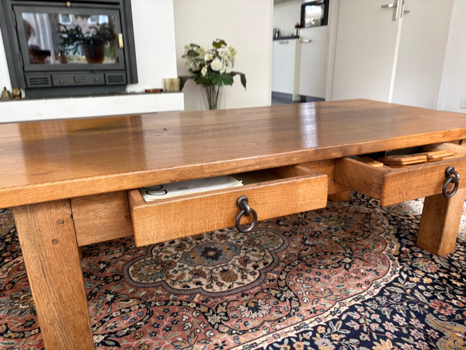 Robuuste eikenhouten salontafel met lades, Antiek en Kunst, Ophalen