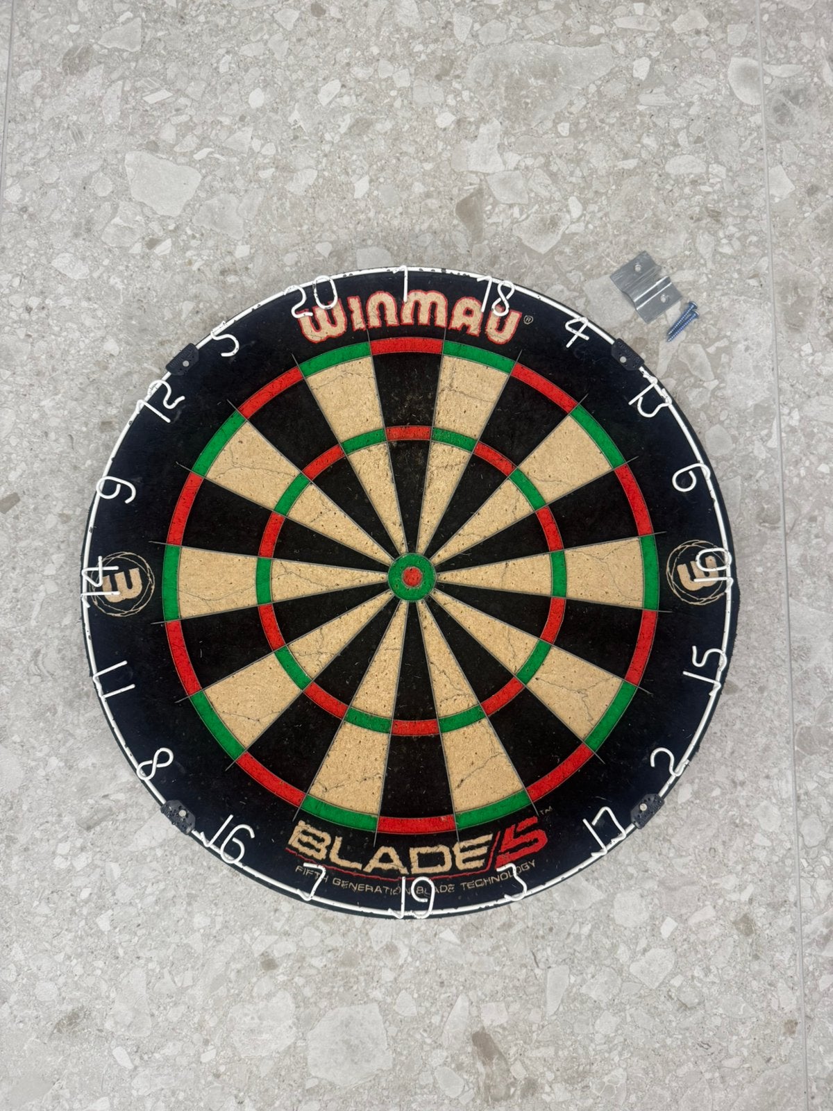 Winmau Blade 5 dattbord, Sport en Fitness, Darts, Ophalen, Gebruikt, Dartbord